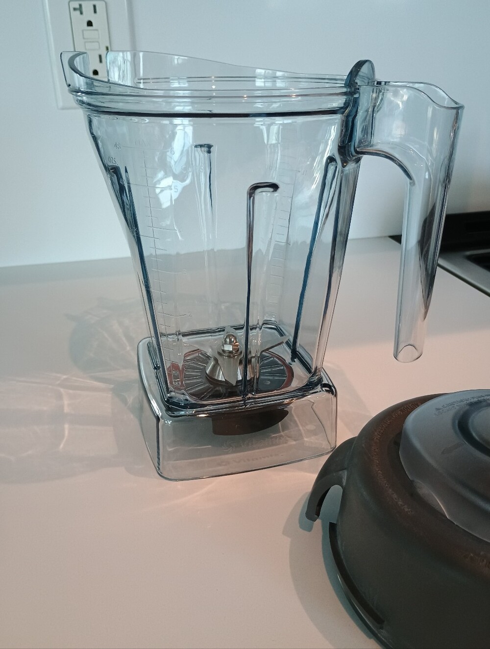 Vitamix 48OZ Container with Lid and Tamper (NIB)